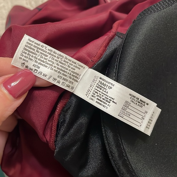 NWT Leonisa Burgundy Floral Deep V Ruffle Shoulder One Piece Swim Suit Sz. Large - Picture 8 of 15